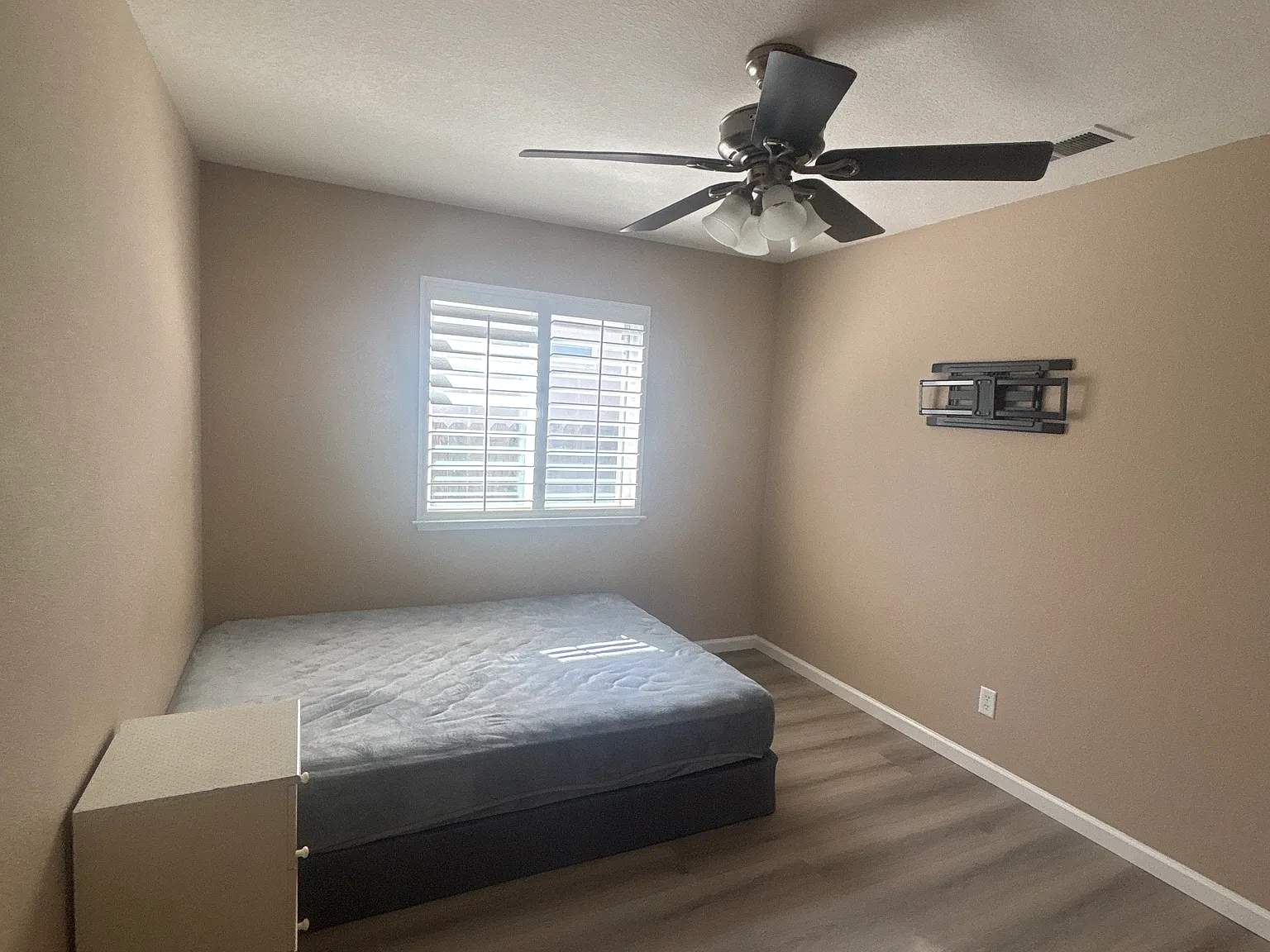 3 bed, 1620 sqft, $700 — Photo 4
