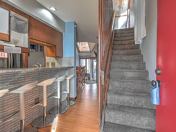 4th image of 115 Beechnut St APT E1