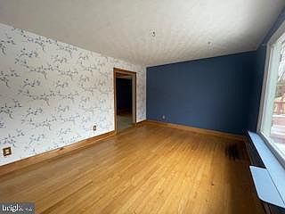 4th image of 54 Glenna Dr