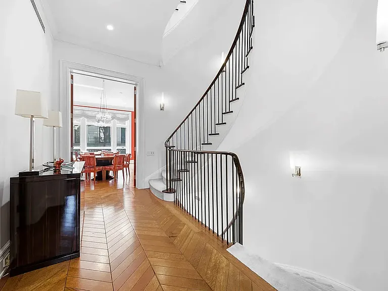 67 E 82nd St #TWNHS — Photo 20