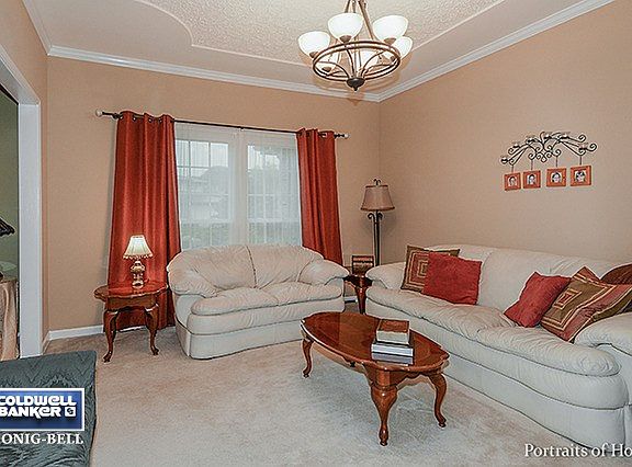 3rd image of 1405 Greenlake Dr