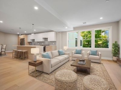 5205 Washington St #204R, West Roxbury, MA, 02132