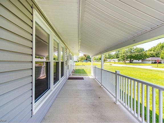 5th image of 413 Westgate Blvd