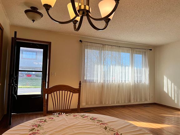3rd image of 552 Donegal Cir