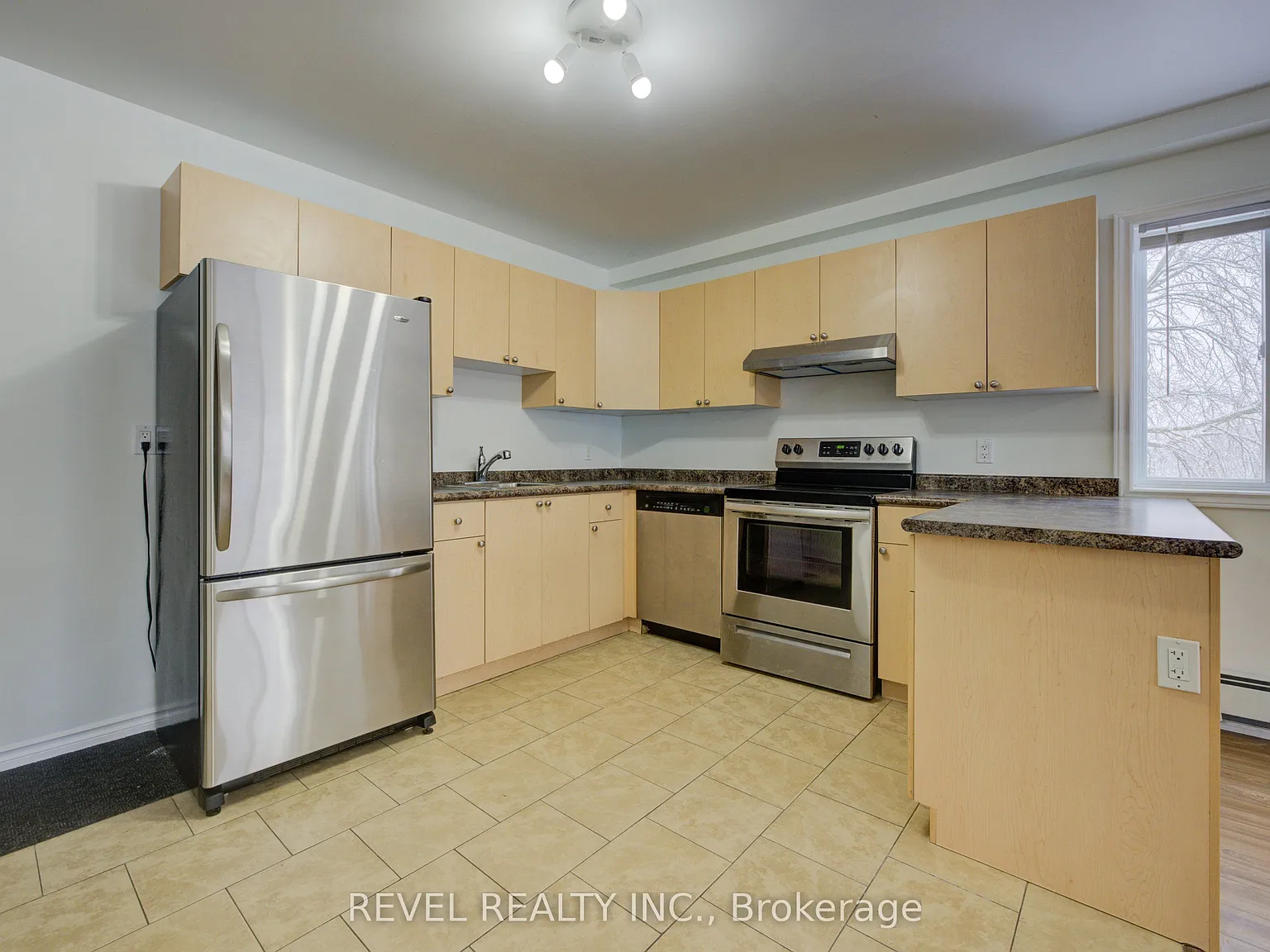 3 bed, $2,000 — Photo 3
