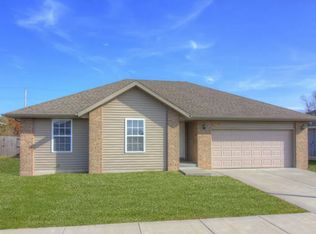 1050 S Strasbourg Ave, Springfield, MO 65802