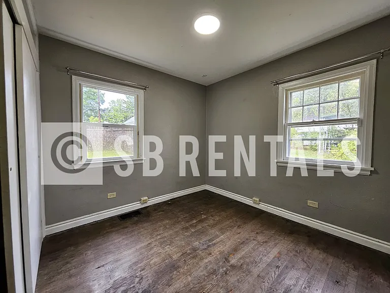 1325 N Elmer St — Photo 5