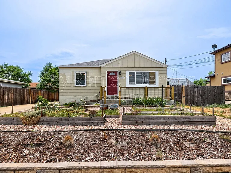 2226 W Baltic Pl — Photo 3