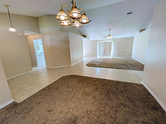 5th image of 7205 Antoinette Cir
