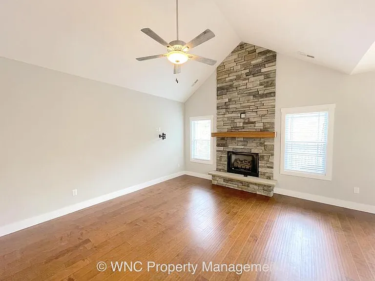 72 Leyland Cir — Photo 2