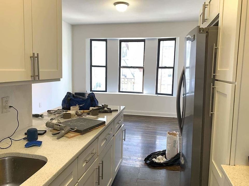 1st image of 35 E 17th St #220