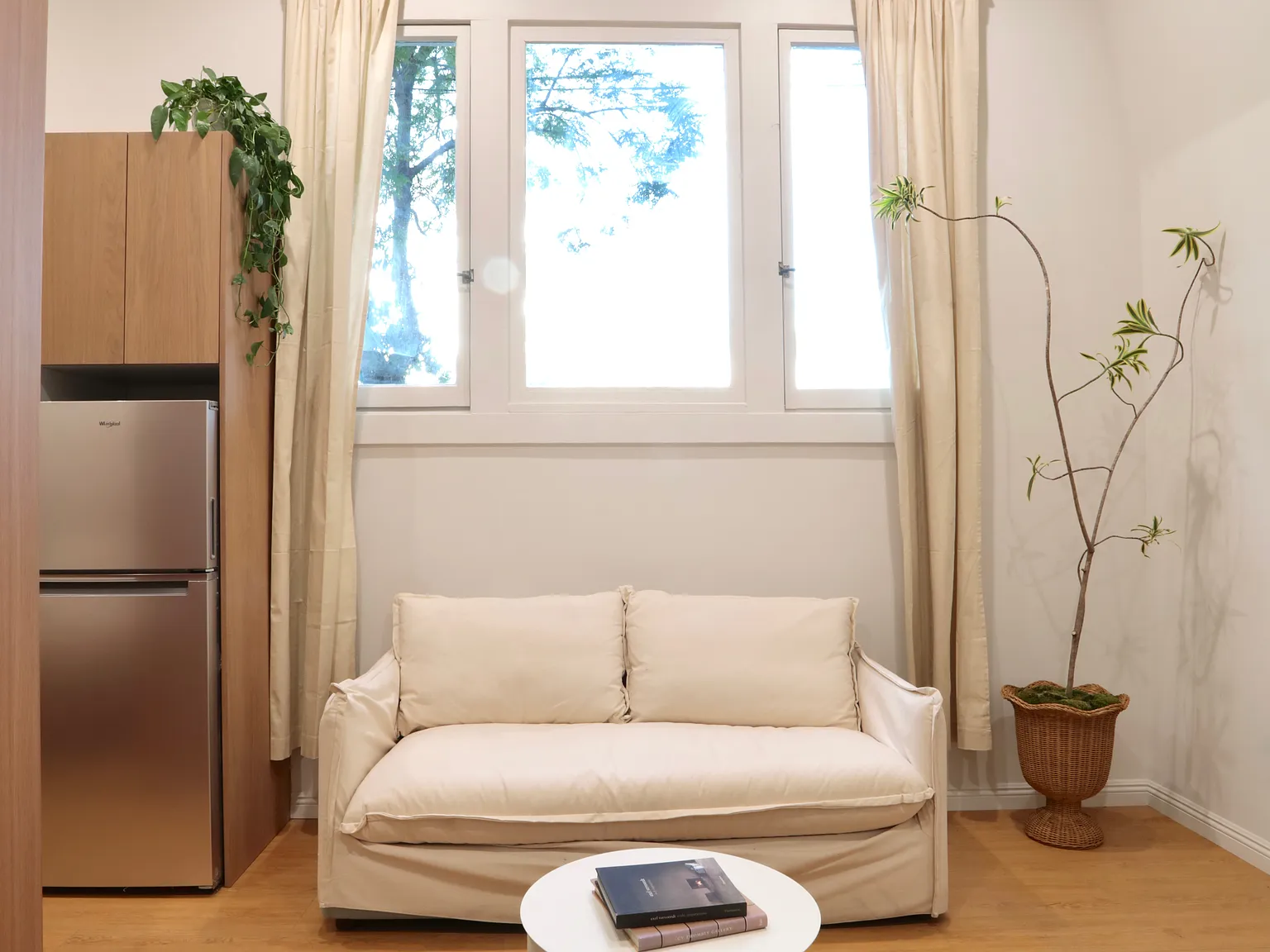 Studio, 565 sqft, $2,500 — Photo 2
