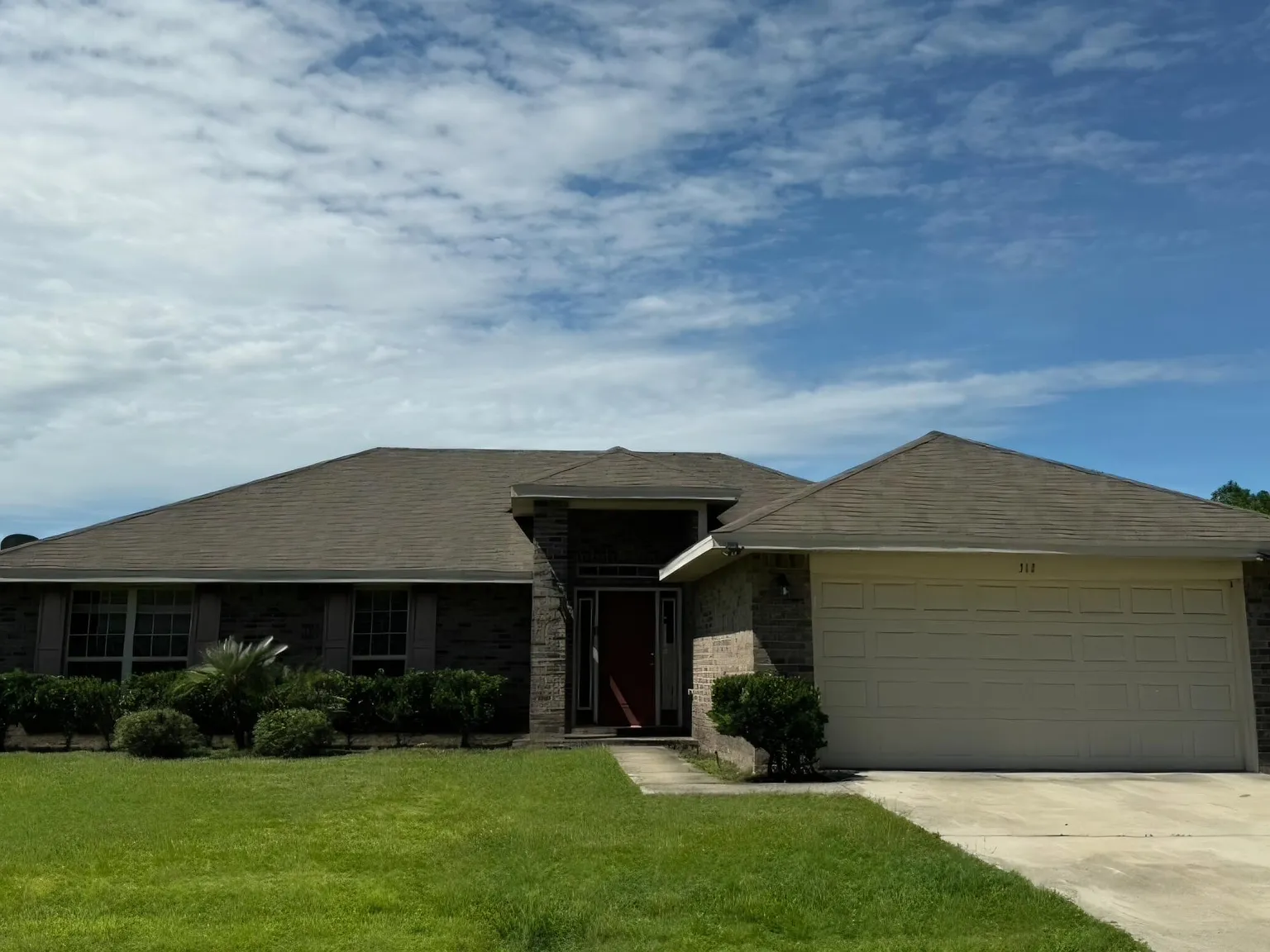 4 bed, 2.0 bath, 1815 sqft, $2,300 — Photo 2