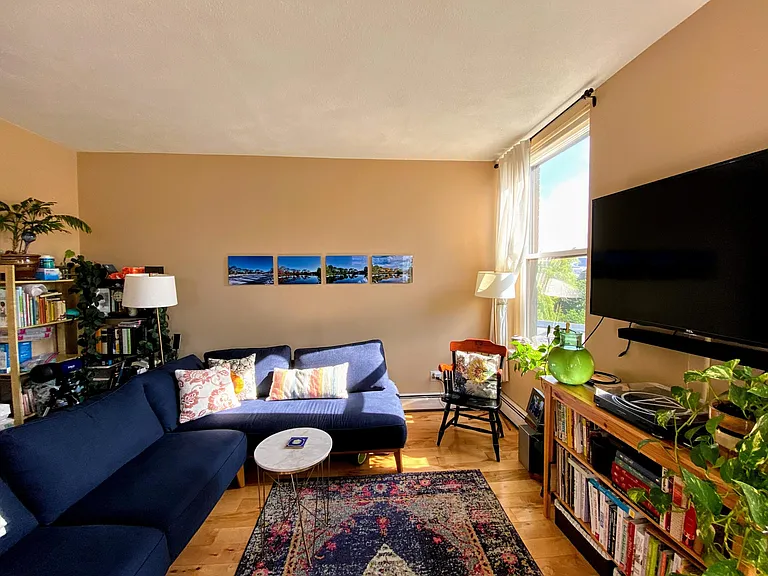60 Charlesgate W #4B — Photo 1