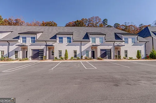 77 Chateau Dr Photo 1
