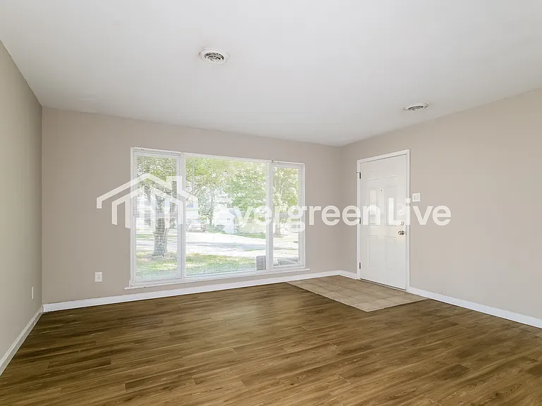 9524 Stansberry Ave — Photo 4