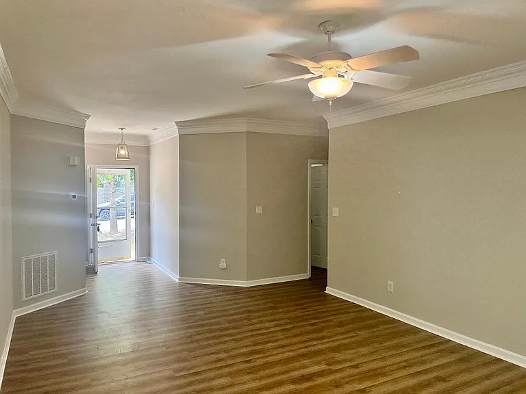 2810 Maple Ridge Dr — Photo 3
