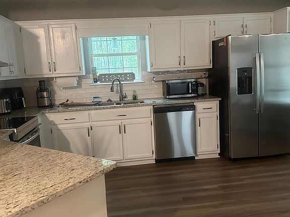 4th image of 140 Oaklake Dr