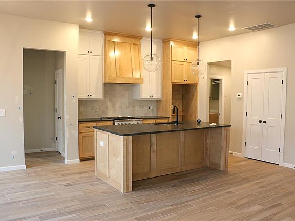 5th image of 118 Mountain Laurel Way