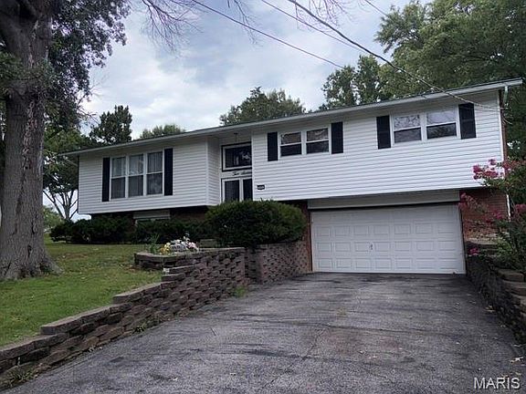 2nd image of 216 Slover Ln