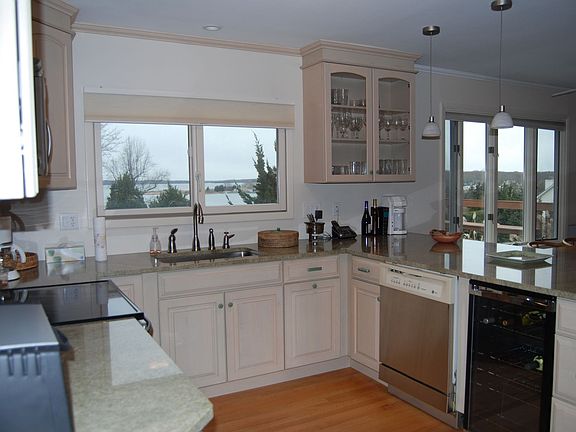 Kitchen SS appl, bay views