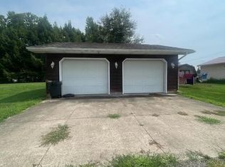 136 S Chestnut St, Gnadenhutten, OH