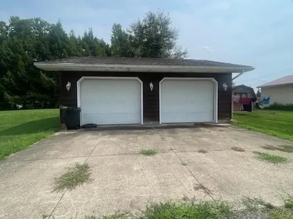 136 S Chestnut St, Gnadenhutten, OH 44629