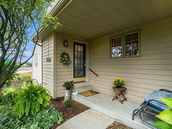 4th image of 1581 E Harbour Towne Cir #80