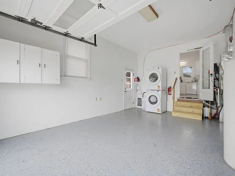 335 E McGinnis Cir — Photo 26