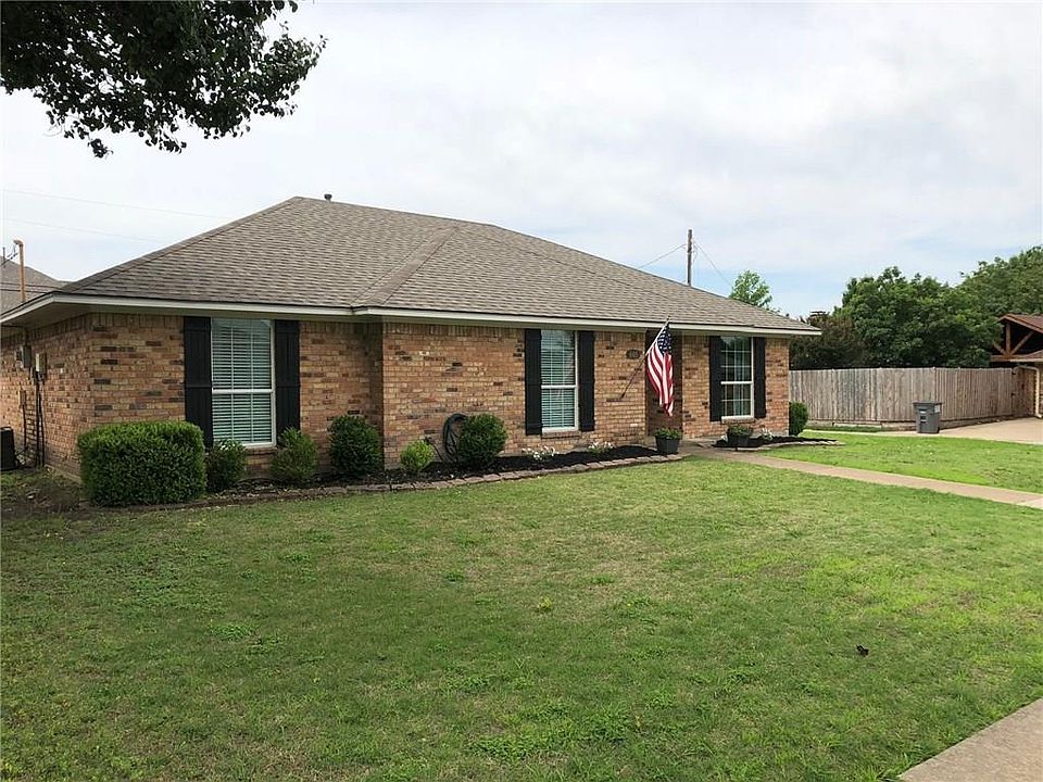 1st image of 605 Stoneybrook Dr