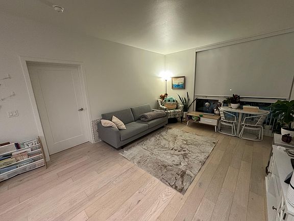 5th image of 200 Linden Ave #417