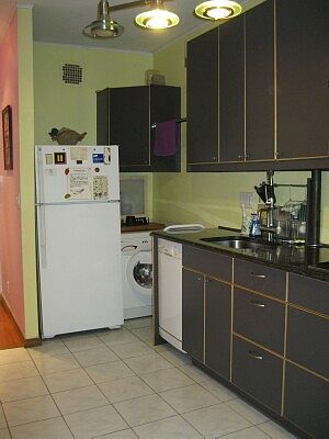 2nd image of 623 E 6th St APT 4
