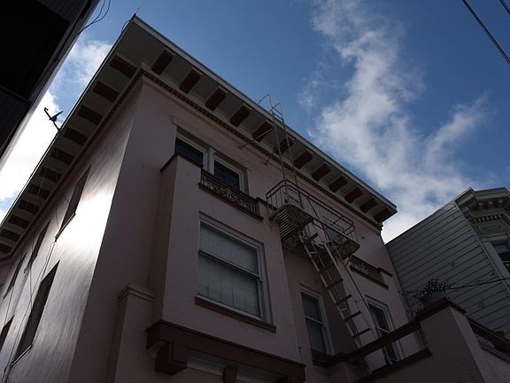 4th image of 1429 Leavenworth St APT 202