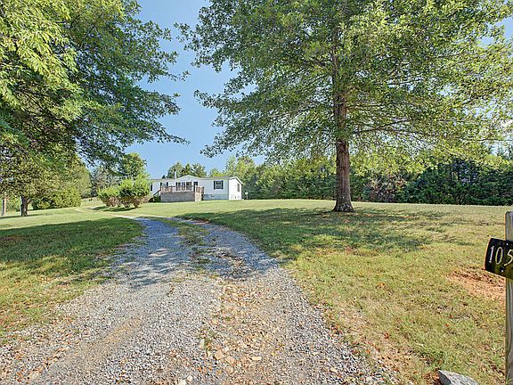 3rd image of 1054 Dove Hill Rd