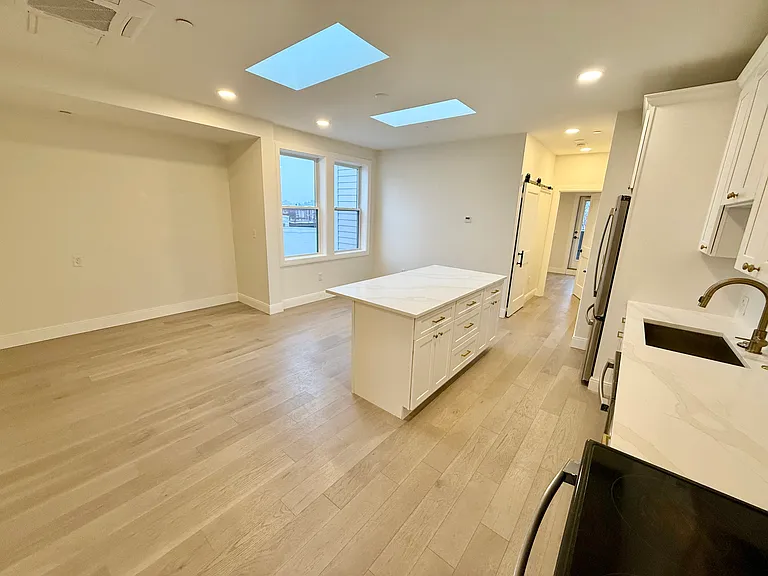 120 Emerson St #6 — Photo 8
