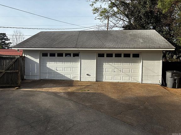 5th image of 802 W Iowa St