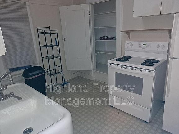 4th image of 520 NE Garfield St APT 1