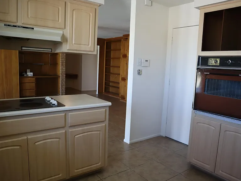 4240 W Hatcher Rd — Photo 22