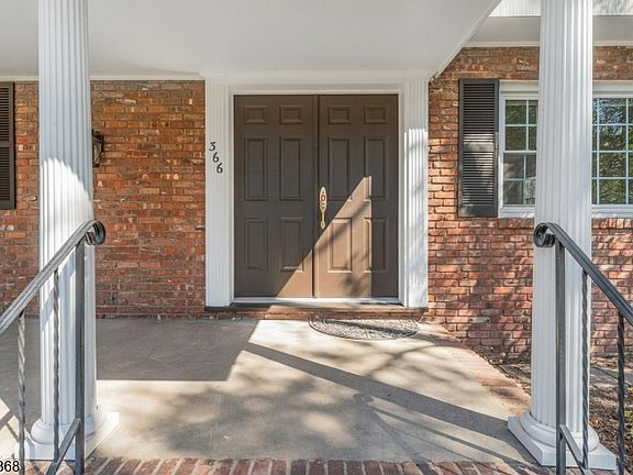 5th image of 366 Valley View Ave