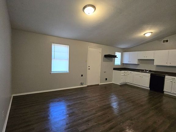 3rd image of 3098 Bluffdale St