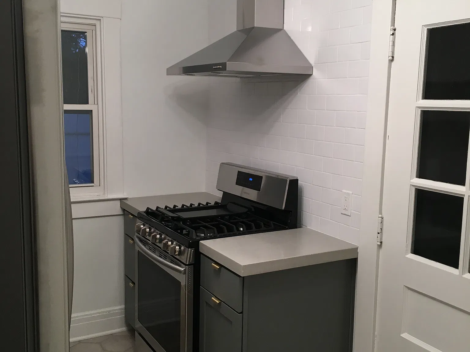 3 bed, 1024 sqft, $1,900 — Photo 3