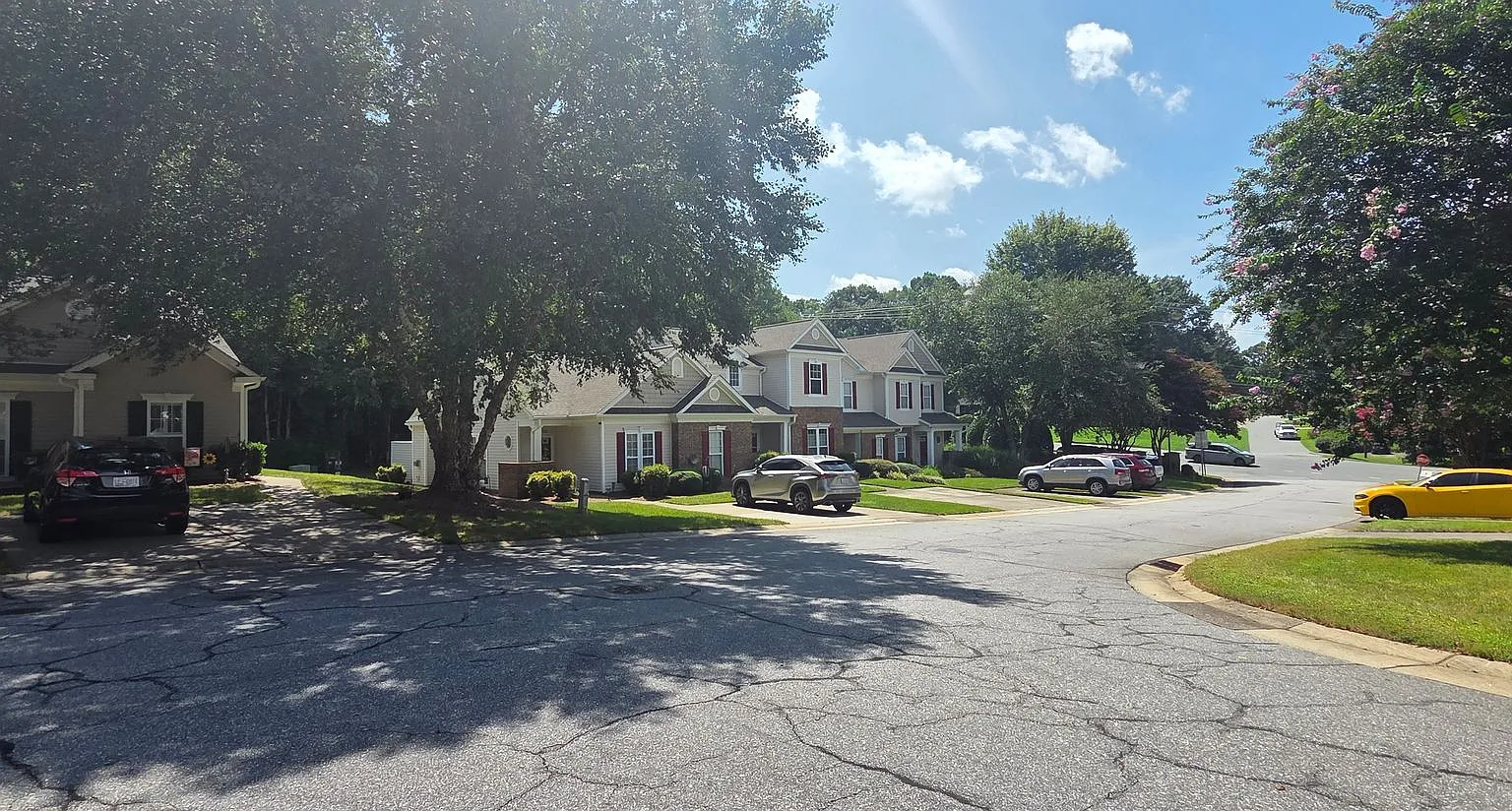 Great townhome convenient to shopping, schools and highway — Photo 3