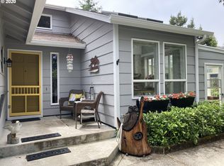 240 11th St, Florence, OR 97439