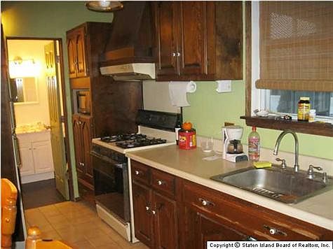 3rd image of 22 Aspinwall St