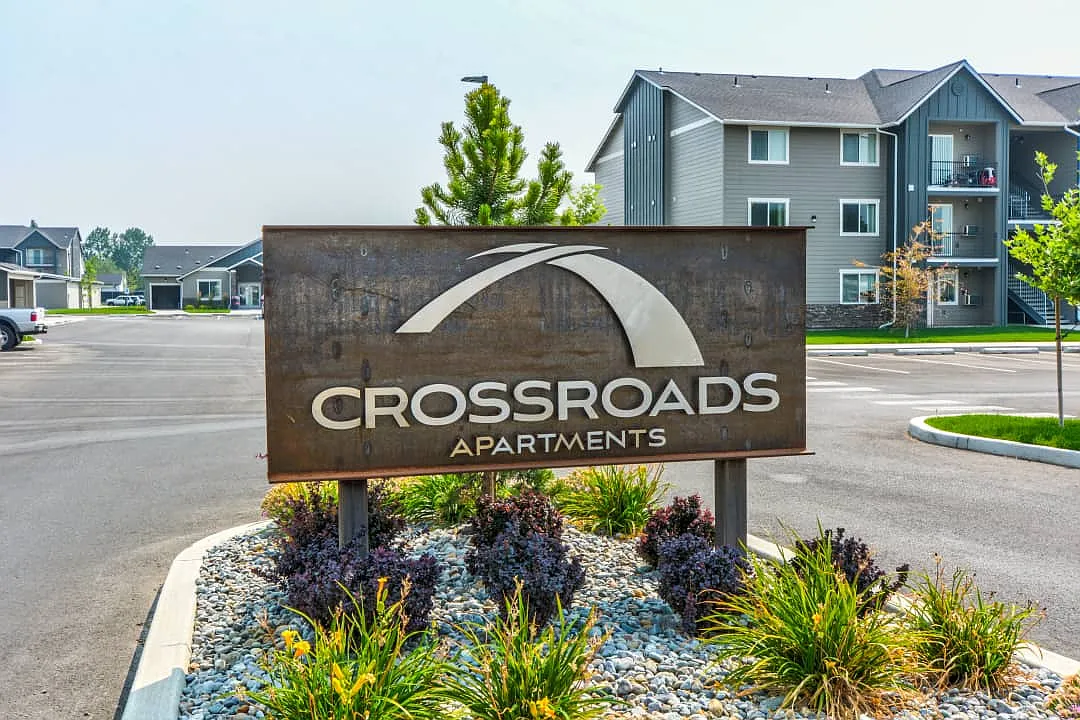 Crossroads Apartments — Photo 3