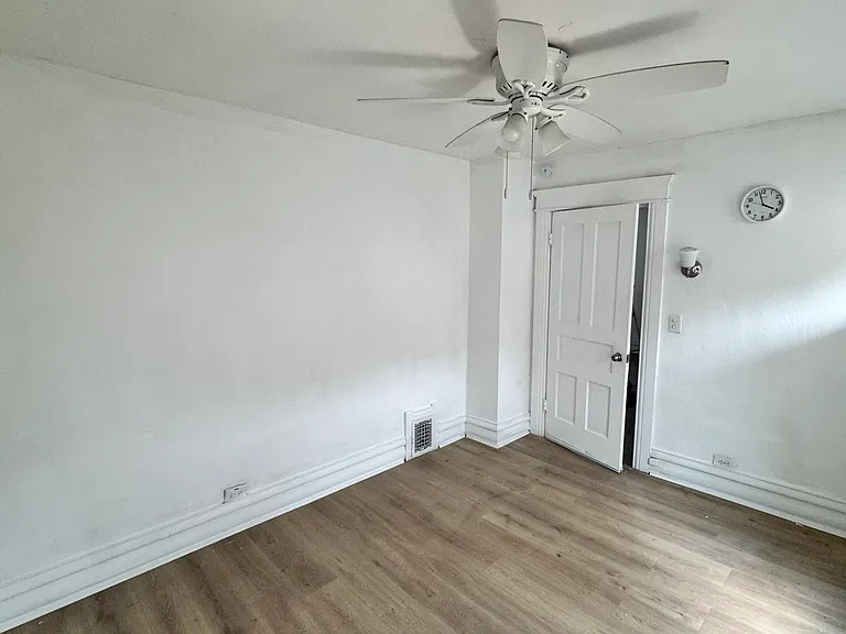 435 1/2 N Pine St #2 — Photo 5