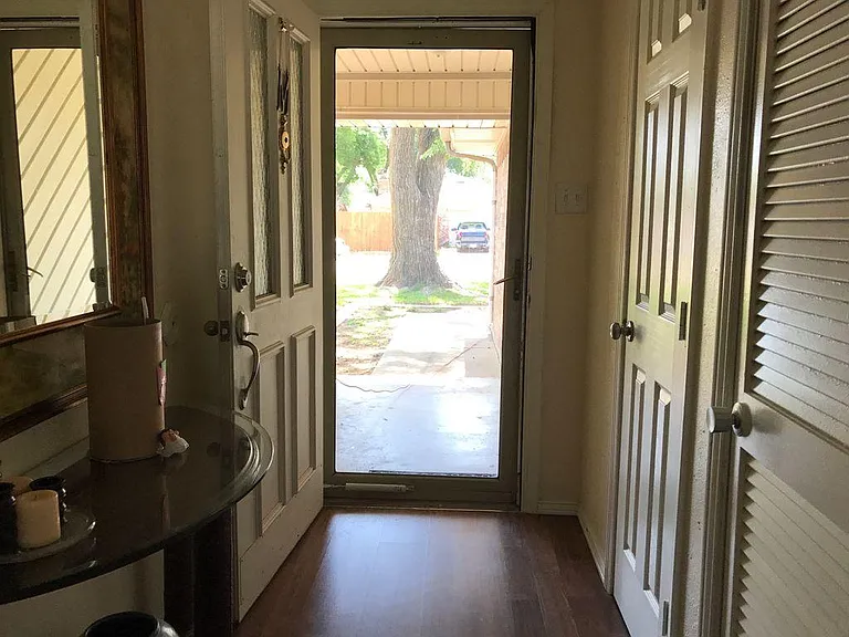1421 Bryan Dr — Photo 3