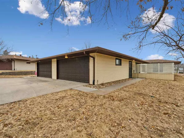 2415 Walden Ct, Iowa City, IA 52246