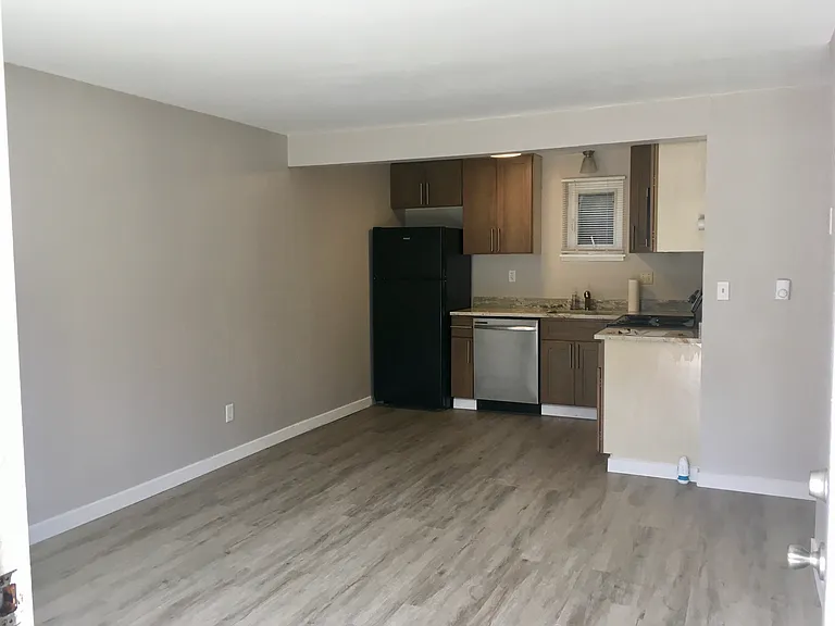 1215 Queen Anne Ave N — Photo 3