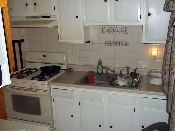2nd image of 2036 Emerson Ave